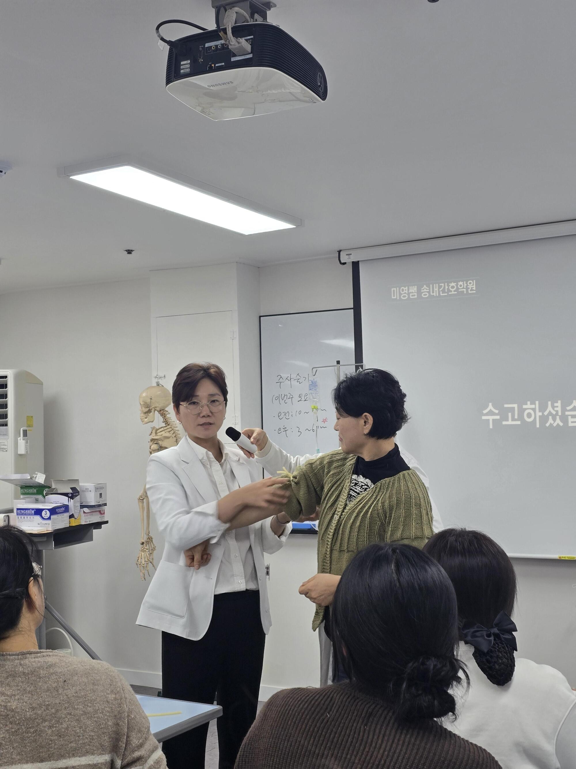 토니켓 묶는거 생각보다 잘 안되지요~ 연습하면 쉬워져요~^^ 